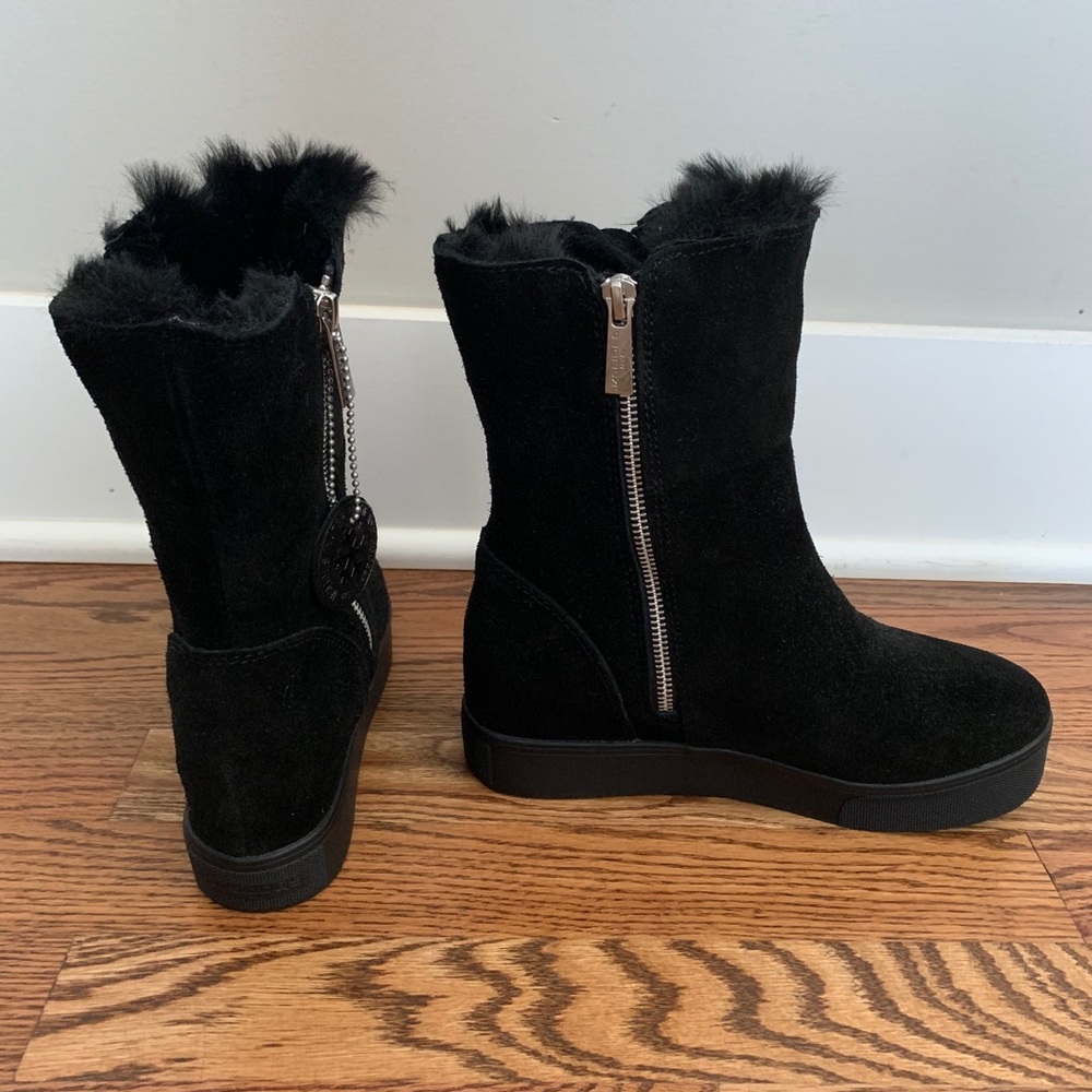 BRAND NEW - NEVER WORN
WINNIE J/Slide NYC
Size 7M